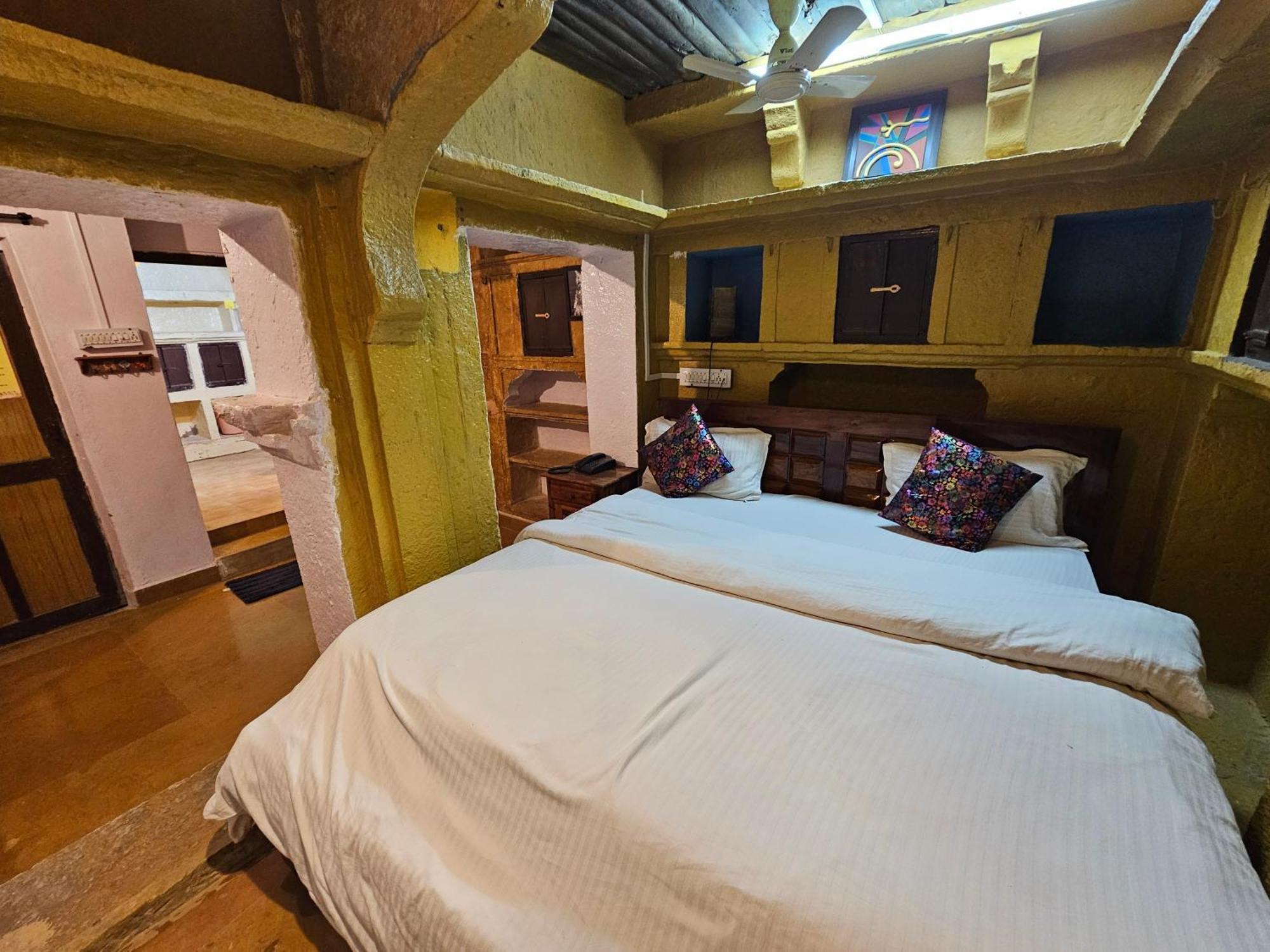 Desert Haveli Guest House Jaisalmer Rum bild