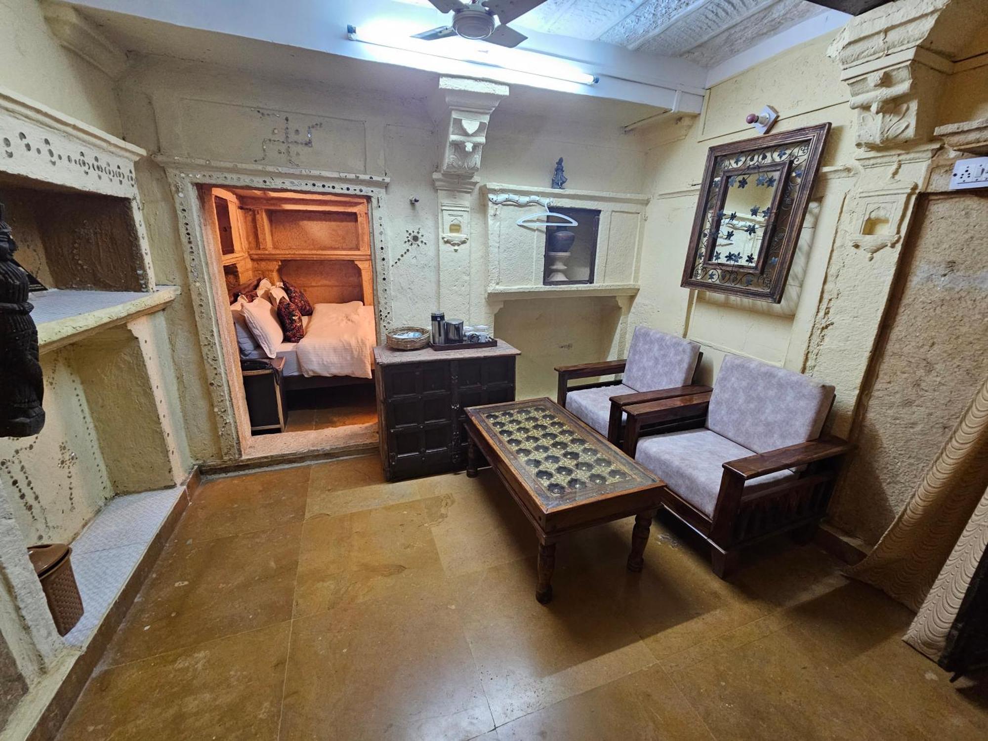 Desert Haveli Guest House Jaisalmer Rum bild