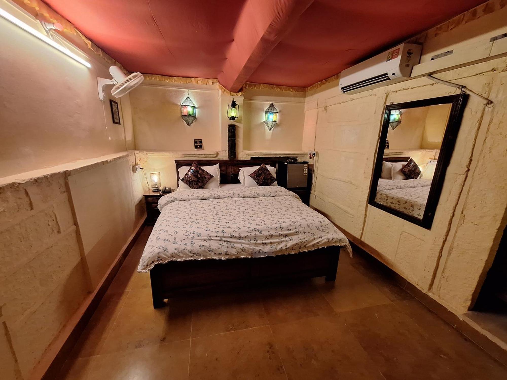Desert Haveli Guest House Jaisalmer Rum bild